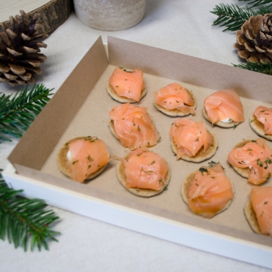 Plateau de 20 blinis maison au saumon fumé