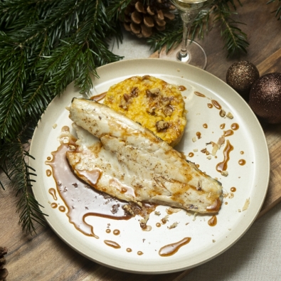 Filet de bar, risotto au potimarron & noix, jus aux agrumes