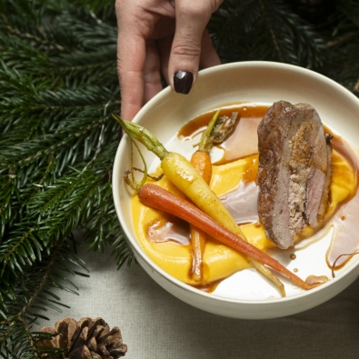 Magret de canard farci (marrons, champignons, noix), lissé d