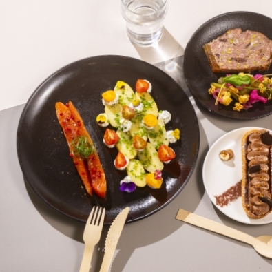 Plateau repas A
Entrée : Terrine de lapin pistache et cranb